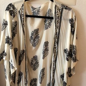 Cream colored shawl with feather pattern